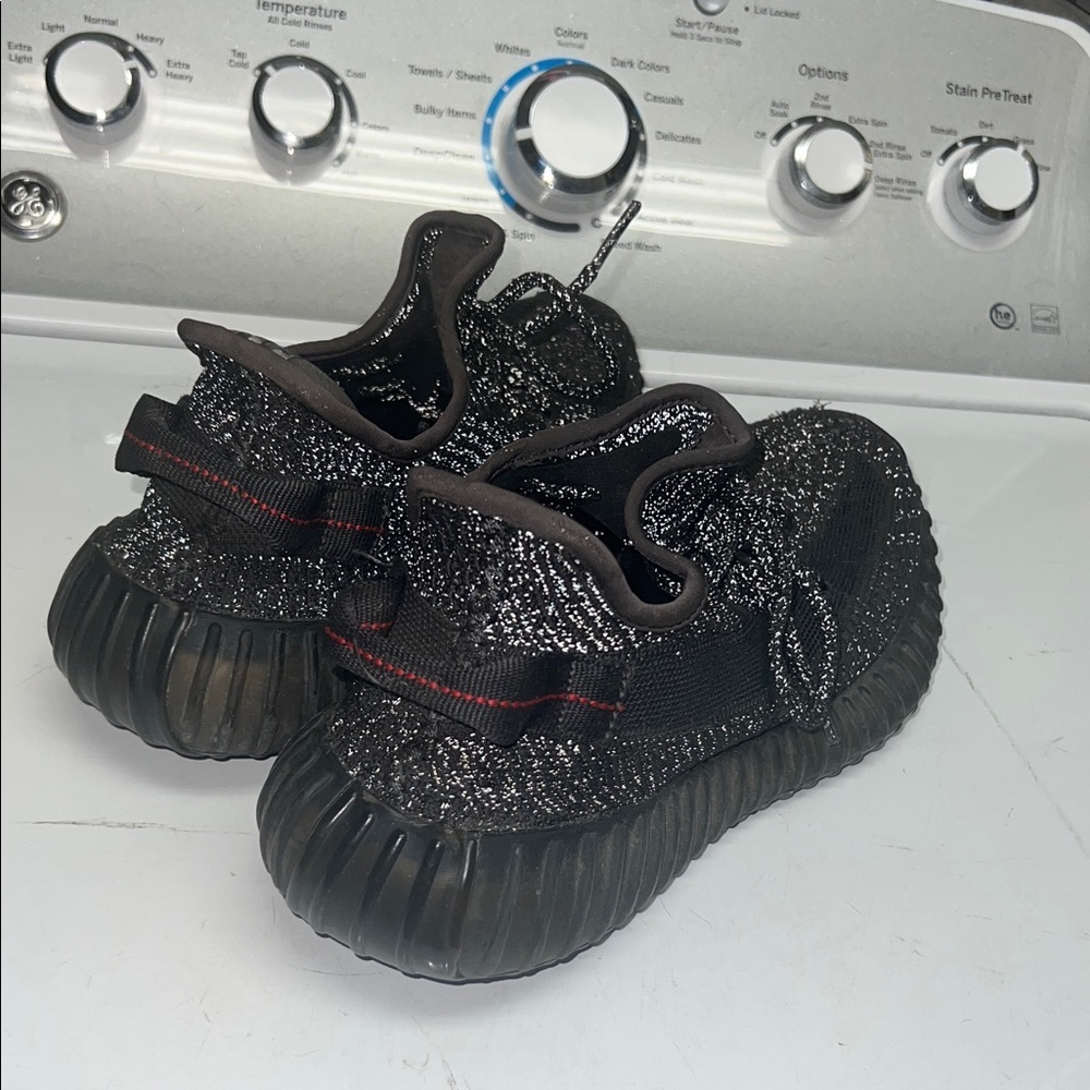 Men's Black Adidas V2 Yeezy 350 size 11 black refekctive - Picture 2 of 6